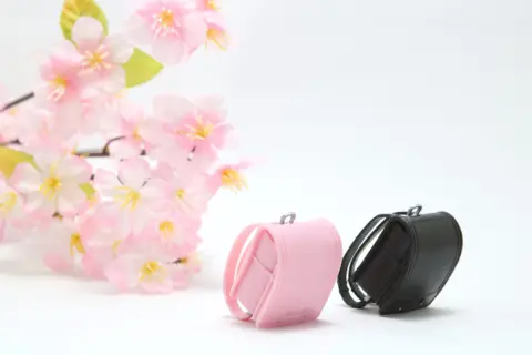 義父母から「孫の入学祝いに」と10万円近くするランドセルをもらいました。高価なものはお金でなくても「贈与税」がかかると聞いたのですが、申告しないとまずいでしょうか…？