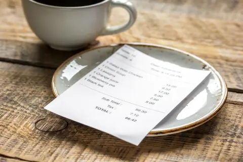 1人暮らしなのですが、「食費に毎月6万円」かかっています。「1万円ほど節約したい」のですが、よい方法はありませんか？