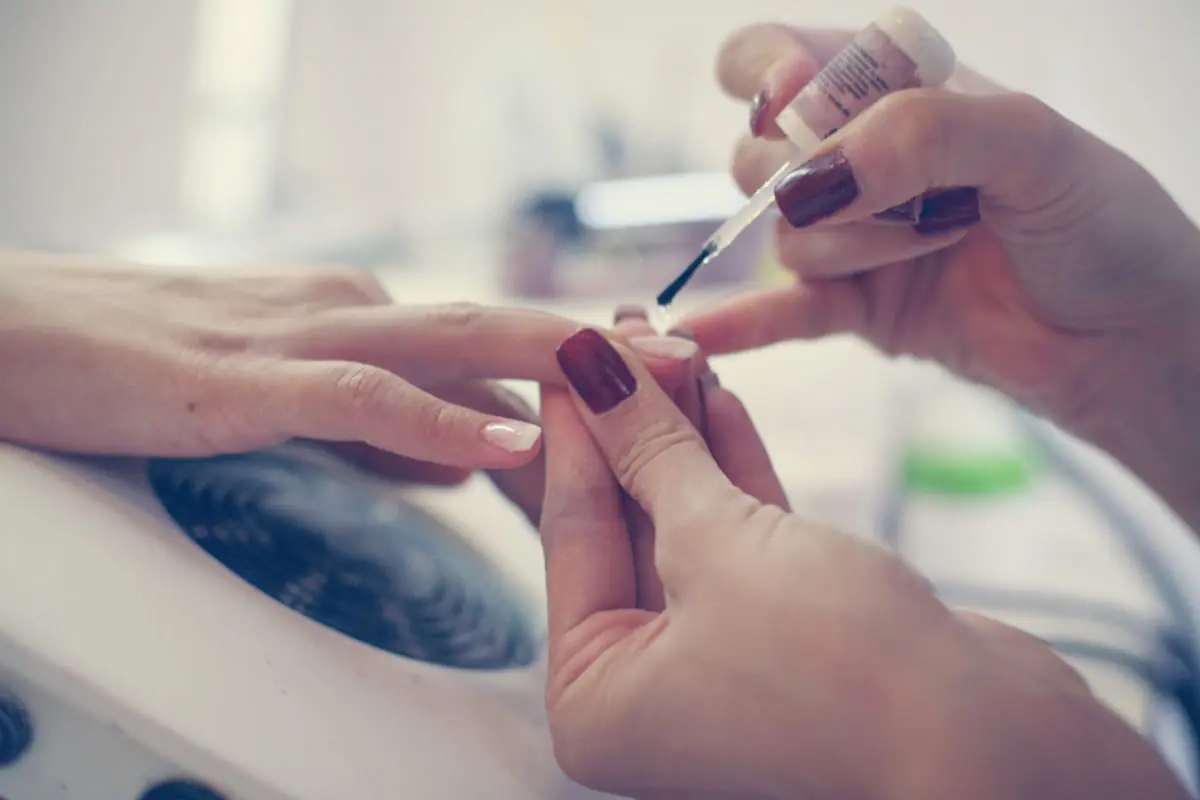 30代のママ友は1ヶ月に1回ネイルサロンに通っているそうです。一般的な30代の女性は「美容」にどれくらいお金をかけているのでしょうか？