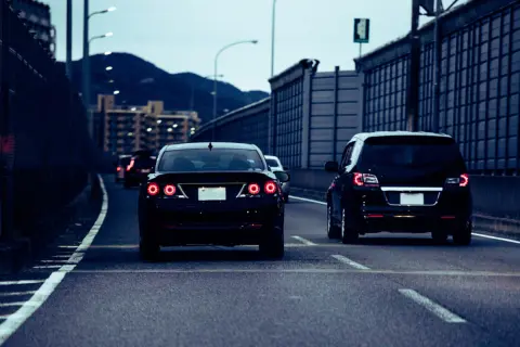 高速料金の「深夜割引」が見直しへ！ 毎月“名古屋-東京間”を往復して深夜料金は「5120円」だけど、適用時間の拡大で差額はいくらになる？ 現状との費用を比較