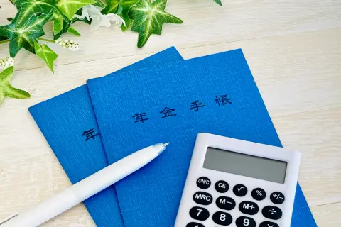 令和7年度より2.7％の増額に！年金が「月額5450円」上乗せされる「年金生活者支援給付金」は申請しないともらえないため注意！