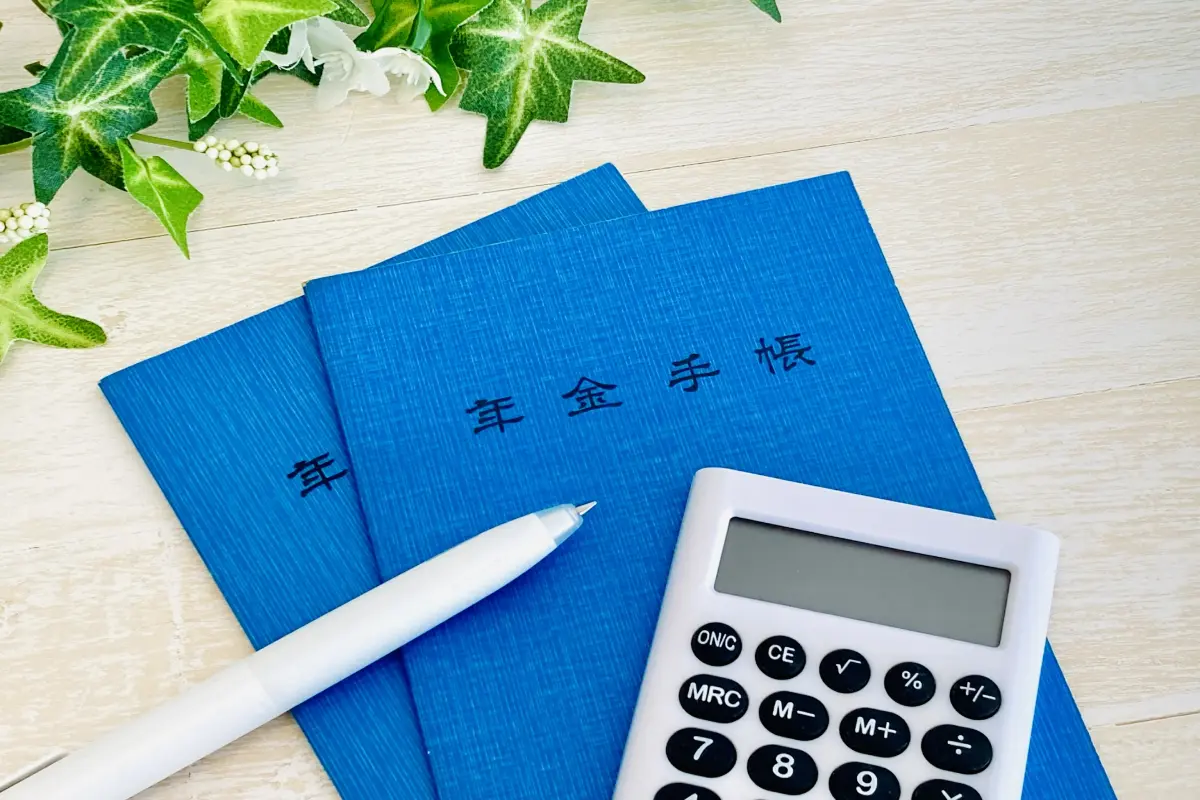 令和7年度より2.7％の増額に！年金が「月額5450円」上乗せされる「年金生活者支援給付金」は申請しないともらえないため注意！