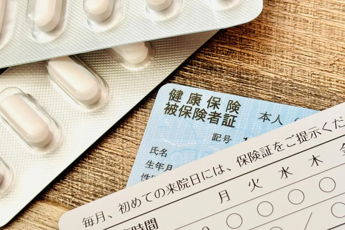 「マイナ保険証」を持たない高齢の母はいまだに「紙の保険証」で受診しています。7月末で有効期限が切れるのですが、「資格確認書」の申請は必要ですか？
