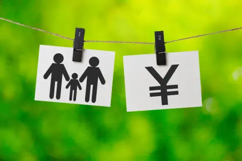 「児童手当」の所得制限が撤廃に！ 「年収1000万円」で子ども3人世帯の我が家はいくら貰える？