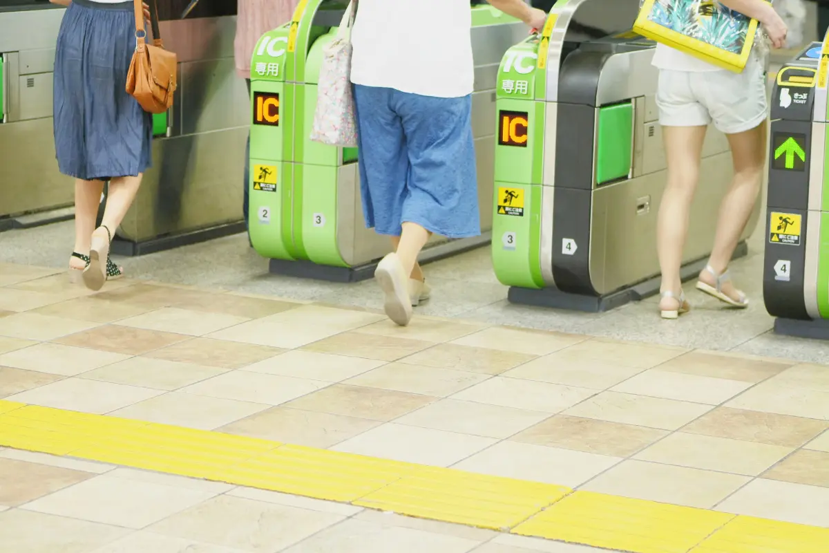 「通勤定期券」の私的利用は問題ない？ 休日に「通勤定期券」を使っても大丈夫でしょうか？