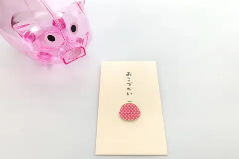 高校生の娘にお小遣いを「毎月3万円」も渡してる妻。私が高校生の頃は「5000円程度」だったと思うのですが、いまはこれくらいが普通なのでしょうか？