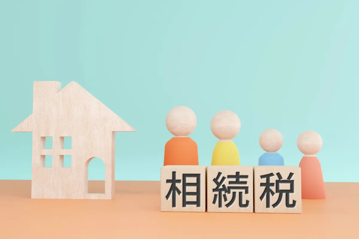 先日父が亡くなり残った「実家と土地」。半年経っても「相続税の請求書」などは届かないのですが、「相続税はかからない」ということなのでしょうか？