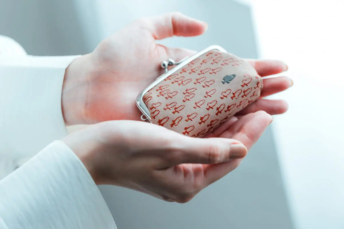 【絵本スイミー】夏にぴったりのアイテムが登場！光沢のある小魚とスイミーたちがカワイイ！