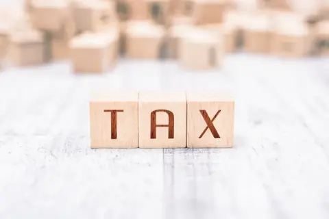 税務署から「予定納税」の通知が届きました。去年は好調でしたが、今年は赤字なので「負担が重い」です…「減額する方法」はありますか？