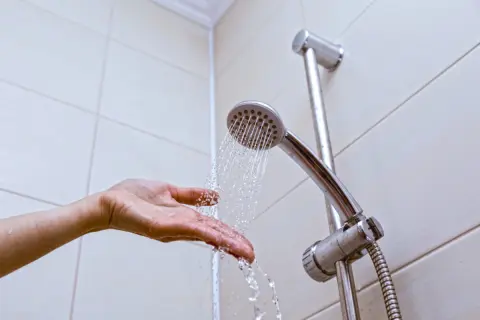 暑いのでお風呂を「40→39度」にしたい！ 夫は「熱いシャワーが好き」とのことですが、1度下げれば“節約”にもなりますよね？ 1ヶ月のガス代をシミュレーション
