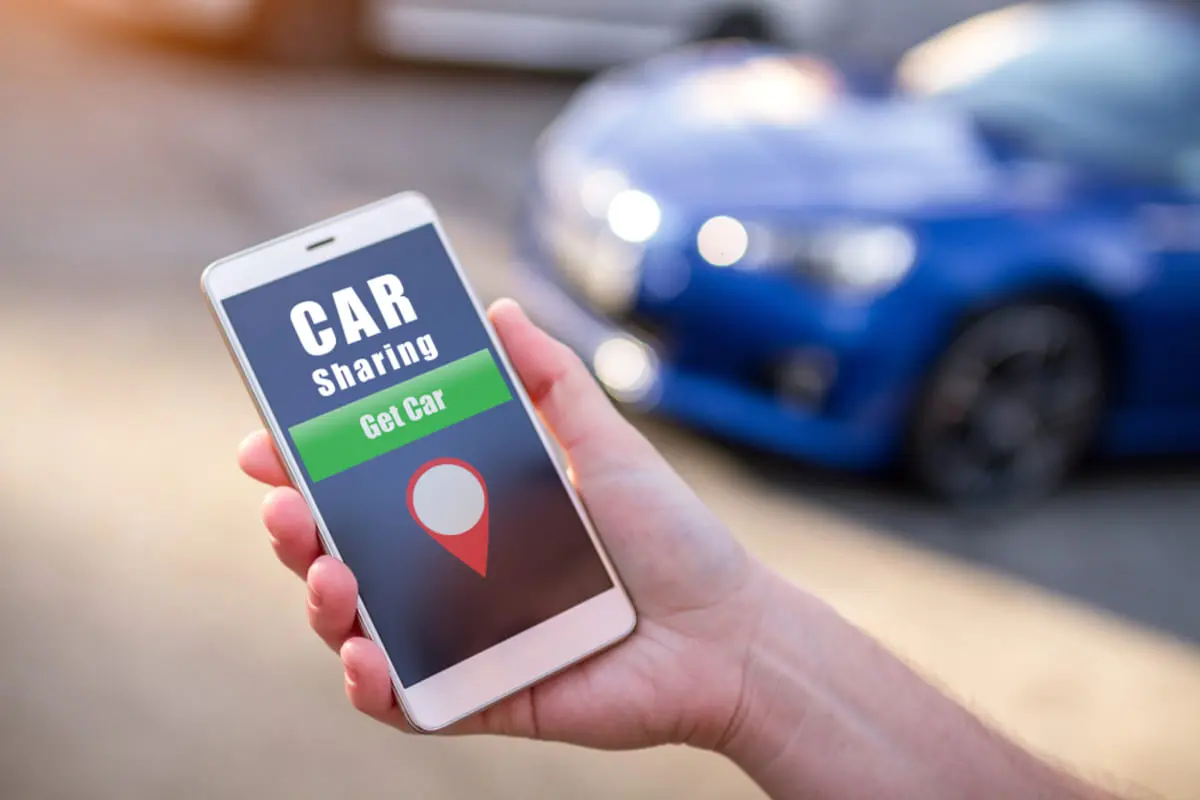 リモートワークが増え「車」を使う頻度が減少！ 子どもの送迎に“週3回”乗る程度ですが、いっそ「カーシェア」に切り替えたほうがお得になるでしょうか？ メリット・デメリットを確認