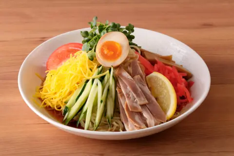 「冷やし中華」と「具あり そうめん」、どっちが「安上がり」？ 弁当にすれば「コンビニ冷やし中華」よりいくら節約できますか？