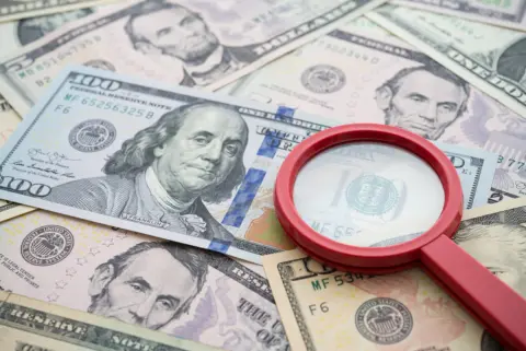 ずっと「日本円だけ」で貯金していますが、友人に「私は外貨も少しあるよ」と言われて驚きました…。 “外貨や株”で資産を持つ人って、どれくらいいるのでしょうか？