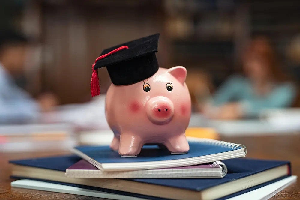 私立高校に進学する孫の制服代が「7万円」と聞いて驚いています。祖父母として、どの程度まで“援助”すべきでしょうか？