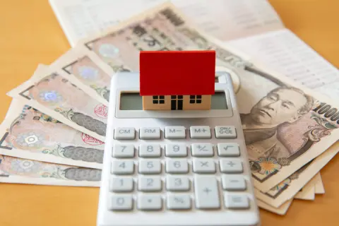 実家を相続したものの「相続税」が思ったより高く支払えない可能性があります。すでに実家へ引っ越してしまったのですが「相続放棄」はできませんか？