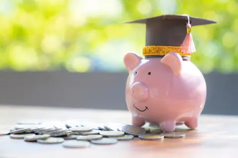 20代で教育資金「100万円」は多い方？ 一人息子が大学生になるまでに、いくら貯め続ければよいの？