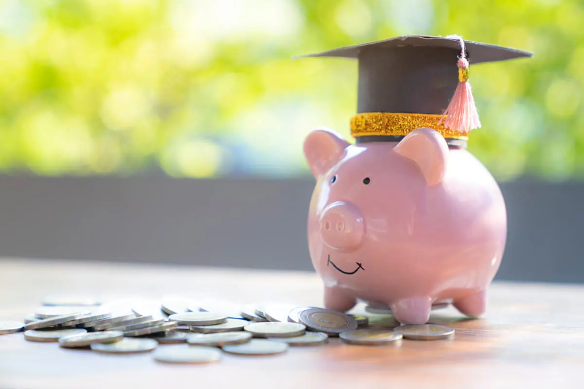 20代で教育資金「100万円」は多い方？ 一人息子が大学生になるまでに、いくら貯め続ければよいの？