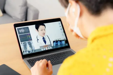 20代の娘が「風邪ならオンライン診療でいいや」と言い、病院に行きません。別途システム利用料と薬の配送料で「1000円」ほどかかるのですが、結局負担が増えていませんか…？