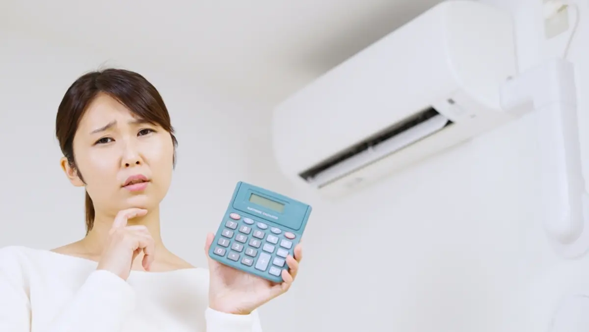 年金暮らしの母が「電気代がもったいない」と、エアコンを「30℃」から下げません。熱中症が心配ですが、電気代は“1℃下げる”といくら増えますか？