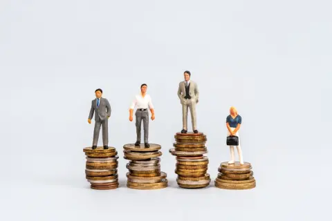 34歳で「年収400万円」を超え喜んでいたら「平均以下」と知り絶句…！ 貯金も少ないなら、65歳まで働いても“お先真っ暗”ですか？「年金受給額・生活費」をシミュレーション