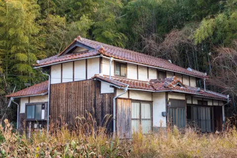 「実家」を相続したものの、住む予定はなく空き家状態です。「空き家バンク」を使えば「補助金」が出ると聞きましたが「50万円」程度もらえるでしょうか？