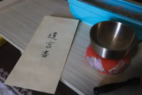 叔父の遺言書に「甥に遺産の半分を譲る」との記載が。いとこからは「甥は相続人ではないから渡せない」と言われたのですが、受け取れますよね？