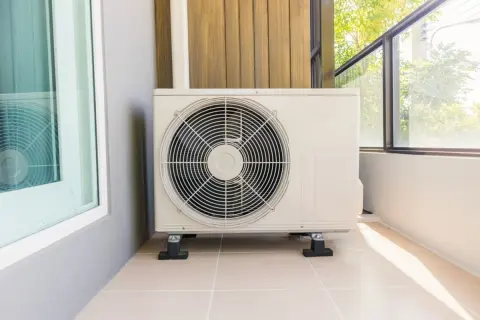 エアコンの「室外機」に「日よけカバー」をかけるとどの程度の「節電効果」があるの？ メリット・デメリットも解説