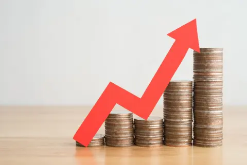 平均給与は5年前から「20万円」増だけど、前年比では「0.4％」増…物価上昇をふまえると、本来“給与”はどれくらいであるべき？「消費者物価指数」をもとにシミュレーション