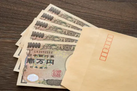 大学生の息子に「月7万円」を仕送り→「食費が月5万円するから10万円に増やして」と言われたけど、1人暮らしなのに高すぎる？ 平均的な“食費・仕送り額”を確認