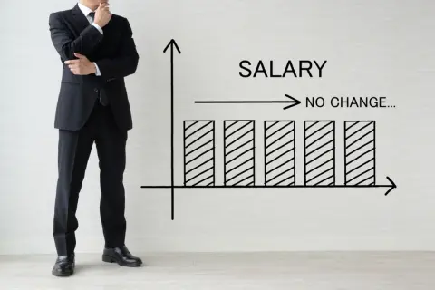 「40代後半で年収が頭打ち…」と嘆く夫。年収700万円ですが、定年まで今の年収のままってことはあるのでしょうか？