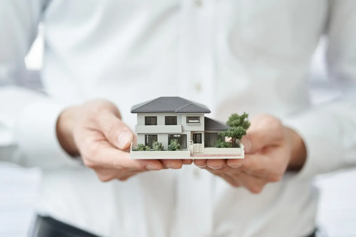 親から相続した「不動産」がいっこうに売れない…このまま放置し続けるとどのような「費用負担」が生じる？