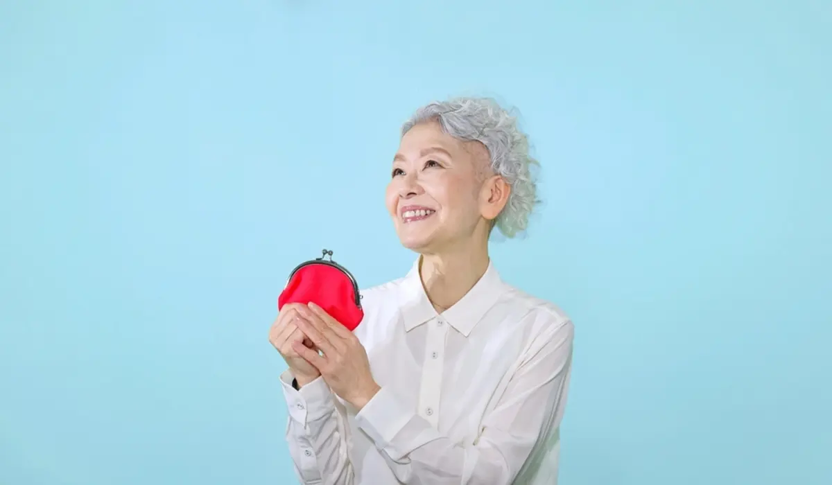 現在67歳で年金受給を繰下げて働いていますが、そろそろ「退職」を考えています。68歳まで年金受給を繰下げると「月々の受給額」がどのくらい増えますか？