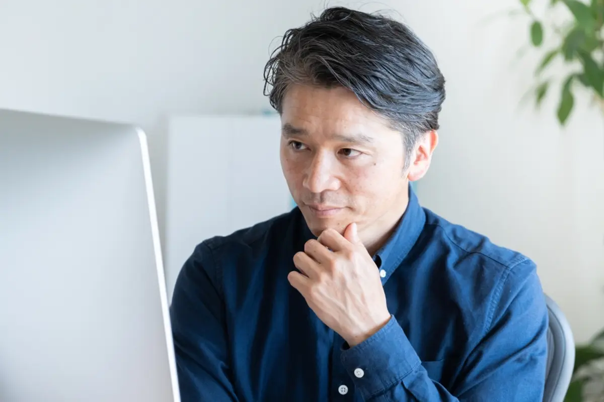 「このままじゃ老後は生活保護かも…」年収600万円で貯蓄わずか「40万円」の会社員。“住宅ローン・子どもの大学費用”を抱えたサラリーマンができることとは？ 40代の貯蓄「平均・中央値」も確認