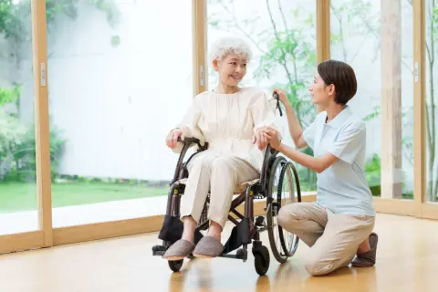 「老後2000万円」と言われるけど、そのうち介護費用はどのくらい見積もっておけばいい？介護が必要になったら有料老人ホームに入りたいです