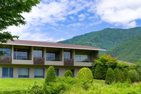 【お金持ちの代名詞】「軽井沢の別荘」が欲しいけど、世帯年収「600万円」のわが家では厳しいですか？ 実際いくらで持てるでしょうか？“購入・維持費”もあわせて検証