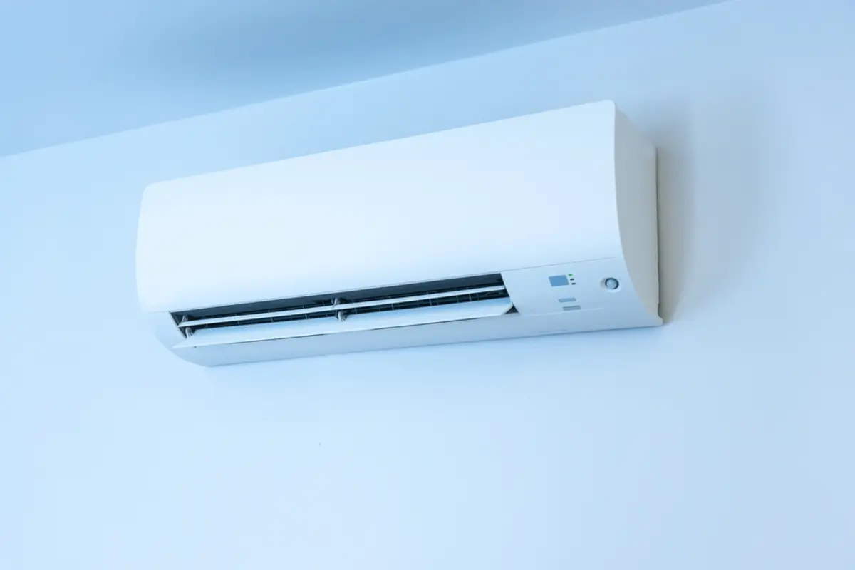 高齢の両親と同居しています。熱中症が心配なので1日中エアコンを稼働していますが、「ドライ」と「冷房」どちらでつけたほうがコスパがいいのでしょうか？