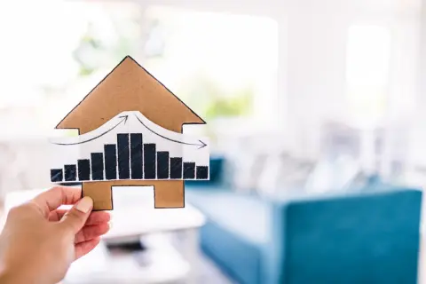 退職金は2000万円の予定です。住宅ローンの残債が1000万円あるのですが、退職金で完済したほうがよいでしょうか？