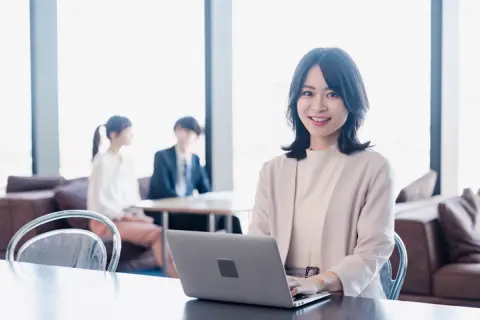 「月収25万円・通勤手当3万円」で、手取りが“年3.6万円”減る!? 通勤手当は非課税なのに「保険料が上がるカラクリ」と、将来の年金が増える意外なメリットとは