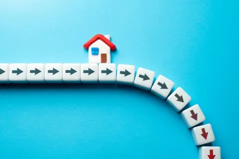 隣室が“事故物件”だと家賃は下がる？ 隣でも「心理的瑕疵」になるのでしょうか？