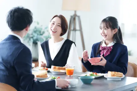 「高校生2人＋中学生2人」の子どもがいるわが家の「食費」は「月13万円」！ やはり平均より高いのでしょうか？