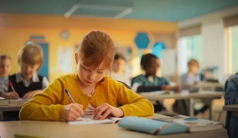 小5の娘が「友だちがみんな私立中学を受験する。私も行きたい」と言います。成績は悪くないですが、費用が心配……私立中学はいくらかかる？