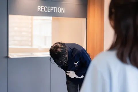 東横インを予約して「1万円」を払ったのに、当日ホテルで「予約が入っていない」と言われた！ 原因はホテルの“空室転売”？ トラブルを回避する方法とは