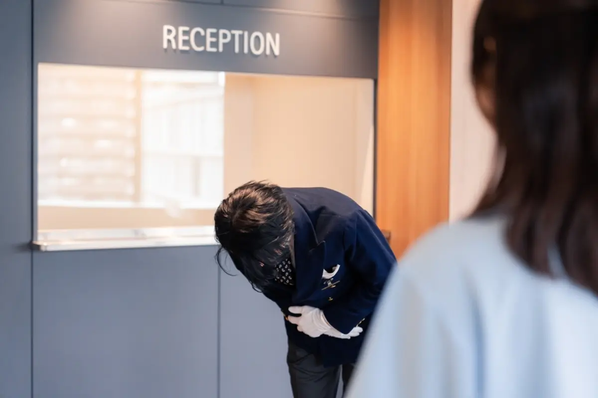 東横インを予約して「1万円」を払ったのに、当日ホテルで「予約が入っていない」と言われた！ 原因はホテルの“空室転売”？ トラブルを回避する方法とは