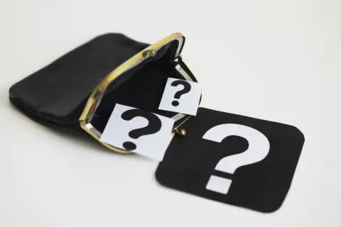 駅で落とした財布が戻ってきたのですが、拾った方から「2割の謝礼」を求められました。10万円入っていた場合、本当に2万円払う義務があるのでしょうか？