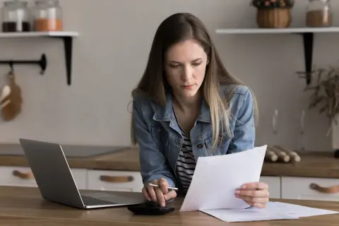 亡くなった父に300万円の借金が…「長女が払うものでは？」と兄弟に言われているけど、相続放棄したはずなのに払わないといけないケースがあるの？