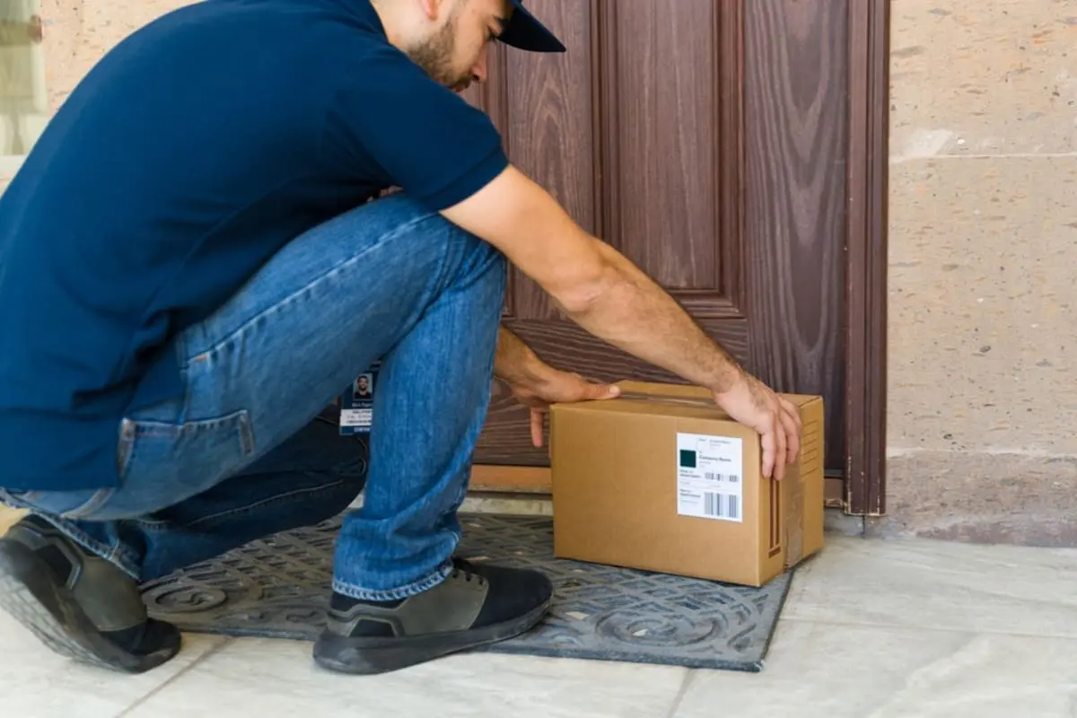 ドライバー不足で今後は「置き配」がデフォルトに!?「盗難される」「手渡しだと追加料金？」人手不足と置き配の“課題”とは