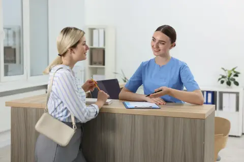 「おくすり手帳」を持参すると医療費が安くなる!? 実際どのくらいお得なの？