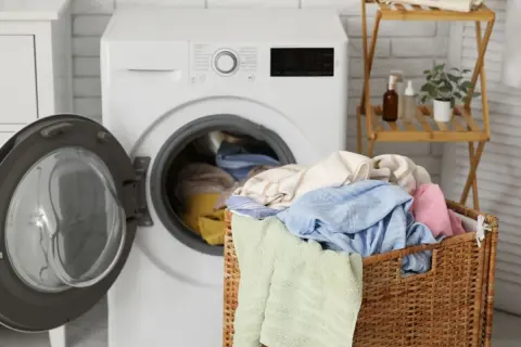 妻が夜に2回も洗濯しているのに「電気代が安くなる」とのこと…時間帯別の“知られざる電気料金”と節約のコツとは？