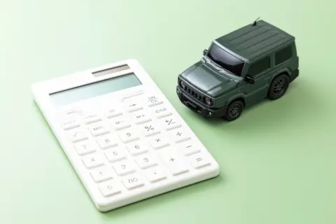 ディーラー営業マンから「新車は5年以内に買い替えたほうがいい」と言われた！ 長く乗ったほうが「お金がかからない」と思いますが、本当にお得なのでしょうか？ 元ディーラー勤務の筆者が解説