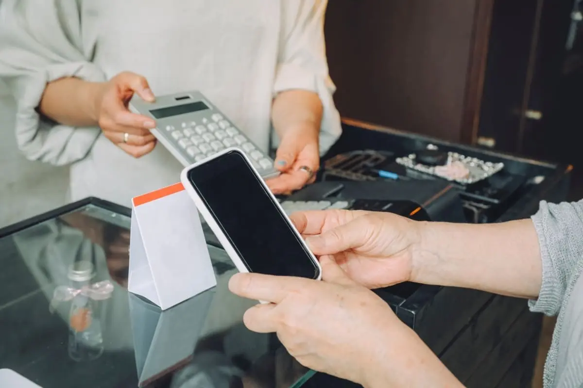 ファミレスで「3000円分」の支払いを“Vポイント”でしたら、「1500円の損」と言われた！ ポイントは“どこで使っても同じ”じゃないの？ 損になるケースも解説